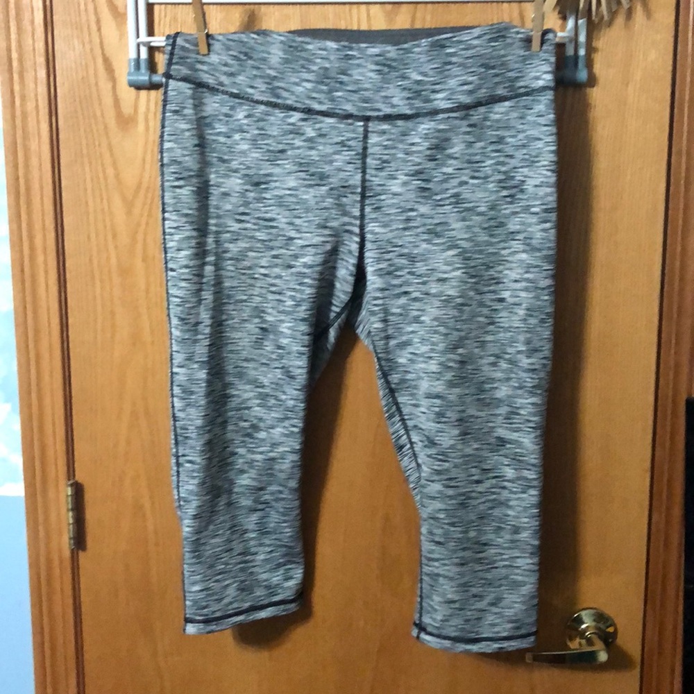 Gray reversible capri athletic leggings